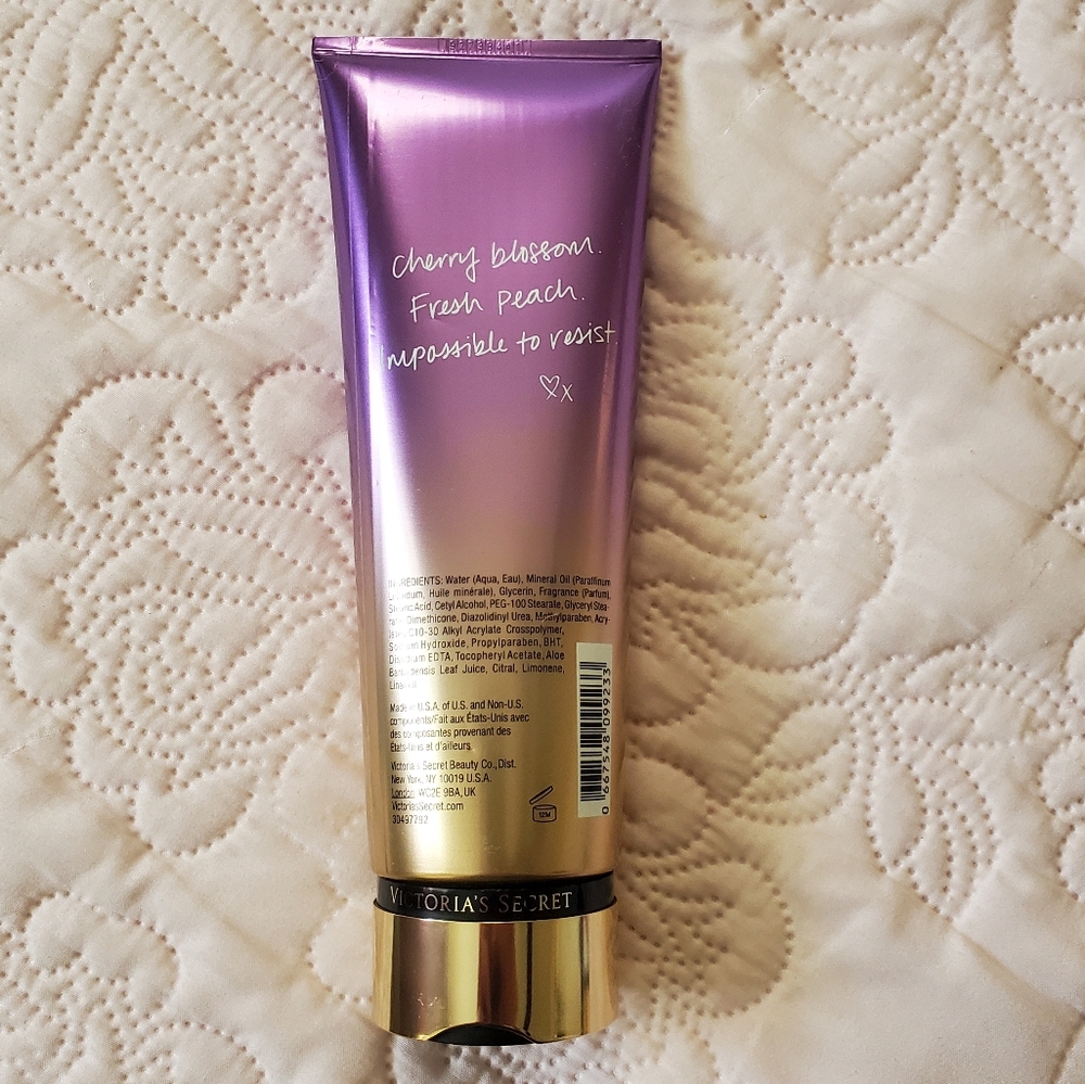 Victoria's Secret LOVE SPELL Fragrance Lotion - Picture 2 of 4